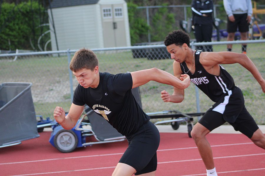 Sophomore Jerik Ochoa takes off during the 4x100 m relay. 