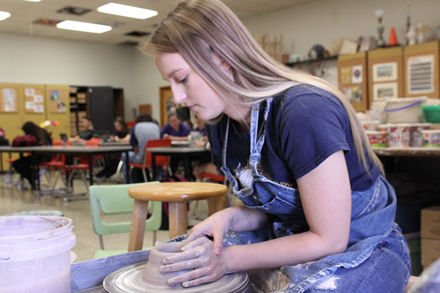 Student+in+art+molds+clay+into+a+bowl