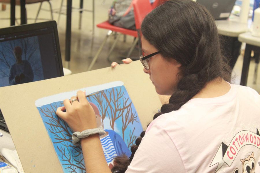 Sophomores Lourdes Moreno adds a few touches to her drawing