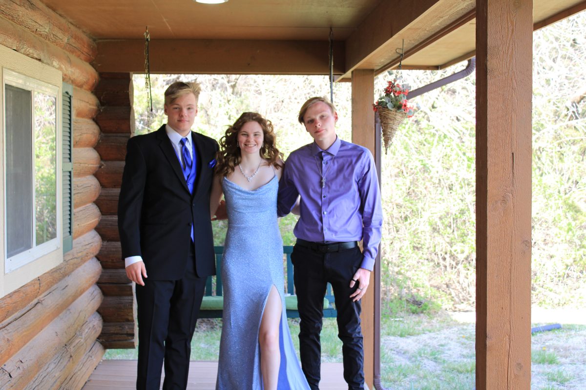 Seniors+Nick%2C+Haley%2C+Zach+Ruth+dress+up+for+prom+of+2021