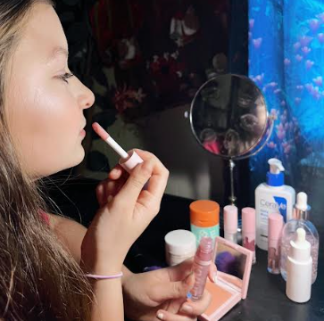 Junior Mariah Ramos 10-year-old sister does her extensive skincare and makeup routine.