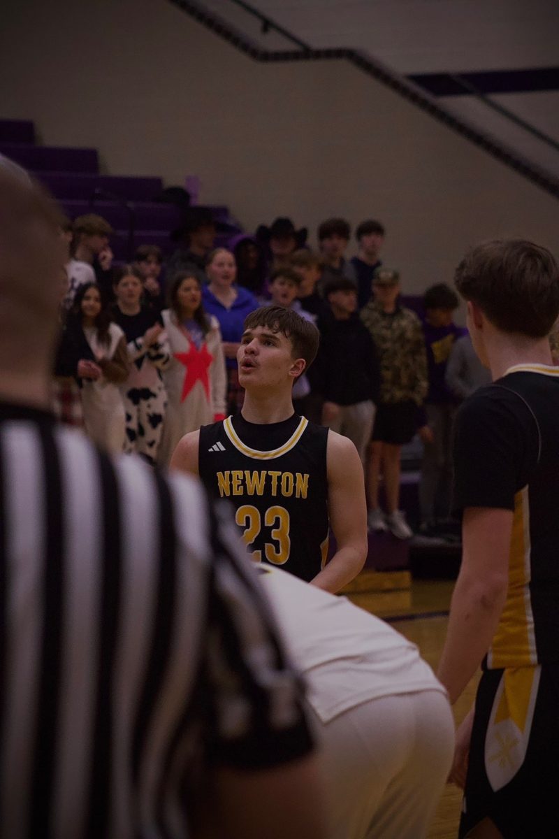 Maddox Williams prepares to shoot the basketball