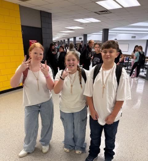 Freshmen participate in spirit week and pose for a picture.  